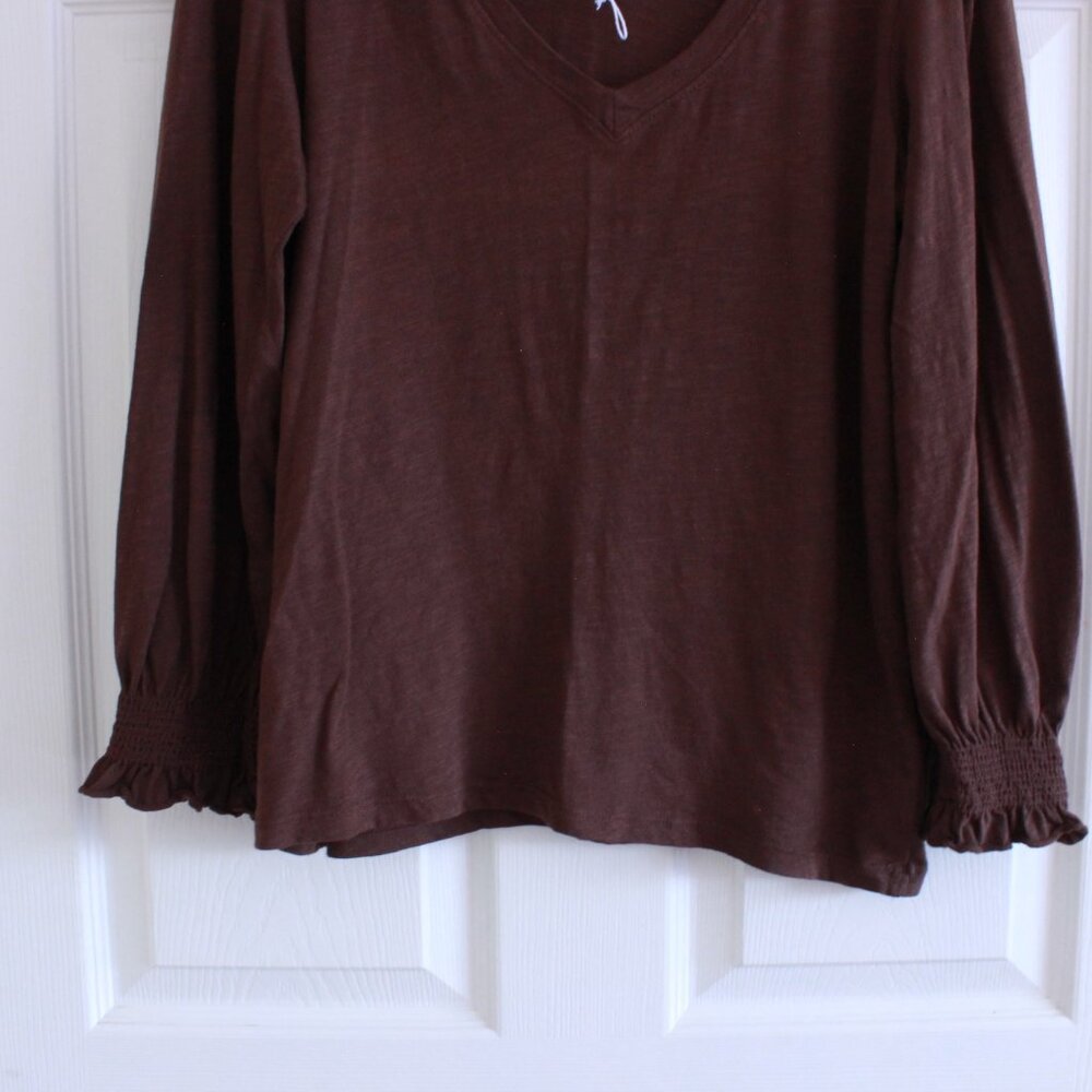 NWOT Sundry Princess Long Sleeve V Neck Ruched Cuffs Pima Cotton Tee Java Brown - Picture 5 of 10